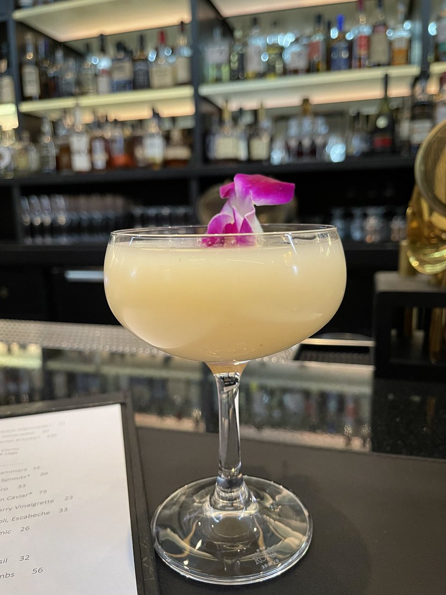 bluediamond3x5's tweet photo. 今週も終わり~!
お疲れ様でした。
ハイ乾杯~🥂
#bellagioの噴水
#spagoのバー
#vdara
#penthousesuite https://t.co/CyVQGuquqg