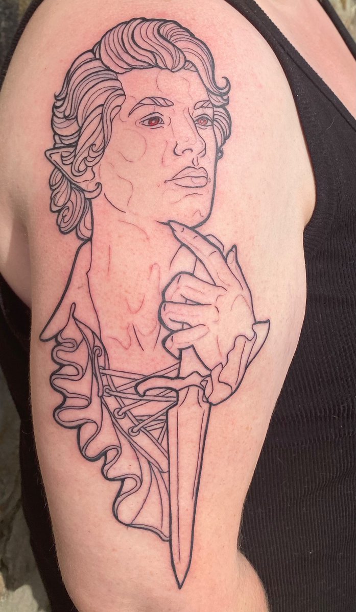 Arrowcycle's tweet photo. My mom got a tattoo as a symbol of a healing journey, Astarion from Baldur’s  Gate 3, played by the unmatchable @NeilNewbon Plus my art of Goosetarion 🗡️🥪 https://t.co/xaoSk5aOqI