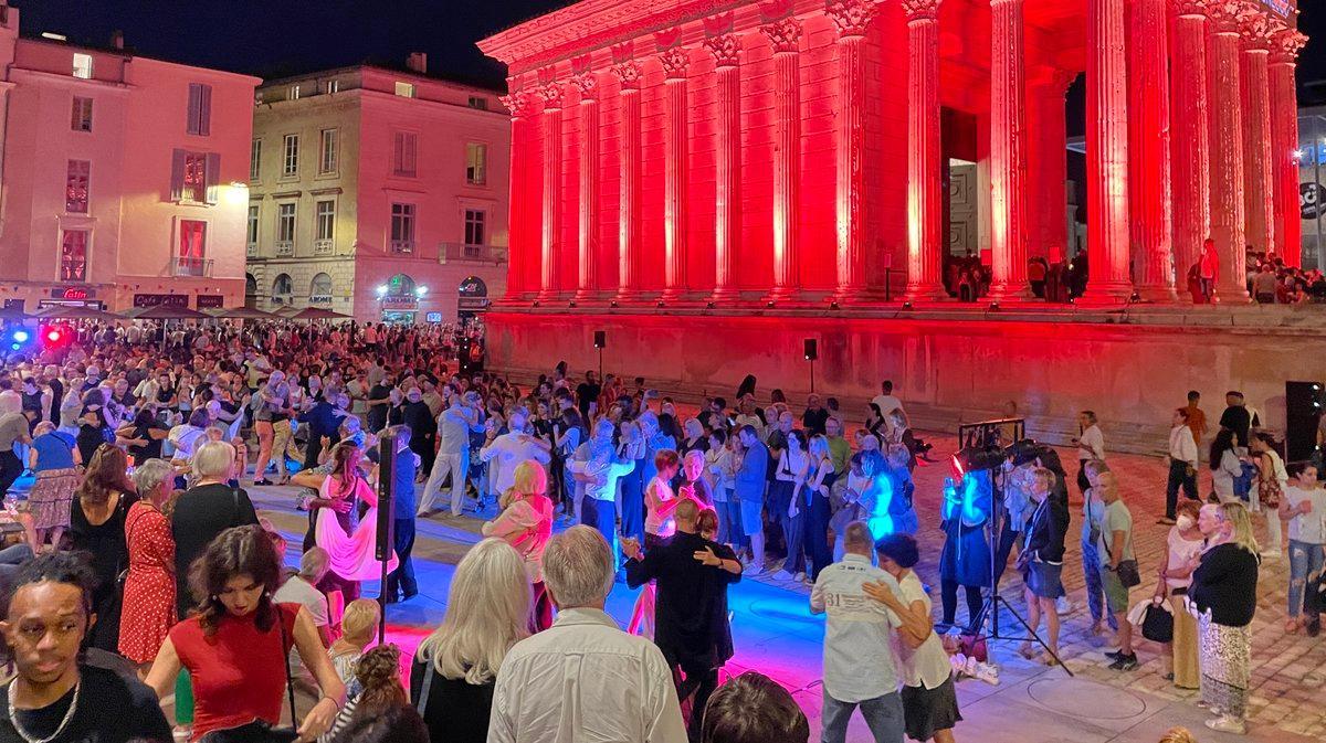 Les Nîmois ont pu célébrer ensemble l’inscription du temple antique de la Maison Carrée au patrimoine mondial de l’humanité. objectifgard.com/gard/nimes/fai…