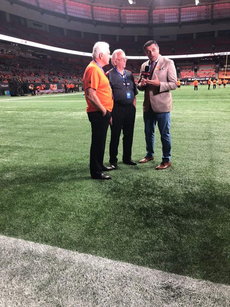 Hey <a href="/FarhanLaljiTSN/">Farhan Lalji</a> looks like you interviewed my granpa Vic alongside coach Buono earlier tonight. Did this make it to air and if so at what point in the broadcast? Thanks!