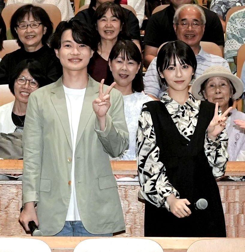 Daily_Online's tweet photo. Ryunosuke Kamiki, Minami Hamabe, and others make a surprise appearance at the final episode viewing event of "Ranman" in Kochi.
https://t.co/JEtvOV4YJO
#RyunosukeKamiki #MinamiHamabe #Ranman #English #JapanNews #DailySports https://t.co/8aXGLX4Dl3