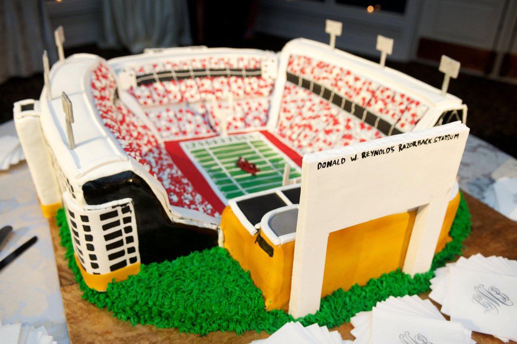Blakem12c's tweet photo. @WarMachine2013 My Groom’s cake back in the day. https://t.co/TZwunJbJtJ