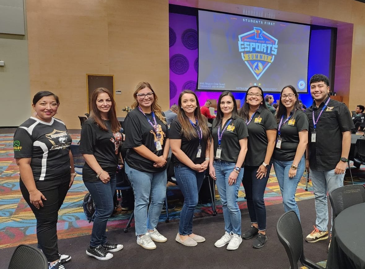 Ocelotscode's tweet photo. 🤖Coding Lab teachers representing @LosFresnosCISD Esports @RegionOneESC Summit today! Lets keep reaching for more🎮🌟 @lramos1227 @NormaLZapata @MsGllopez @LYEcoding @MrNVela @OGunnoe @TeacherAleman https://t.co/GyOD10KD7J