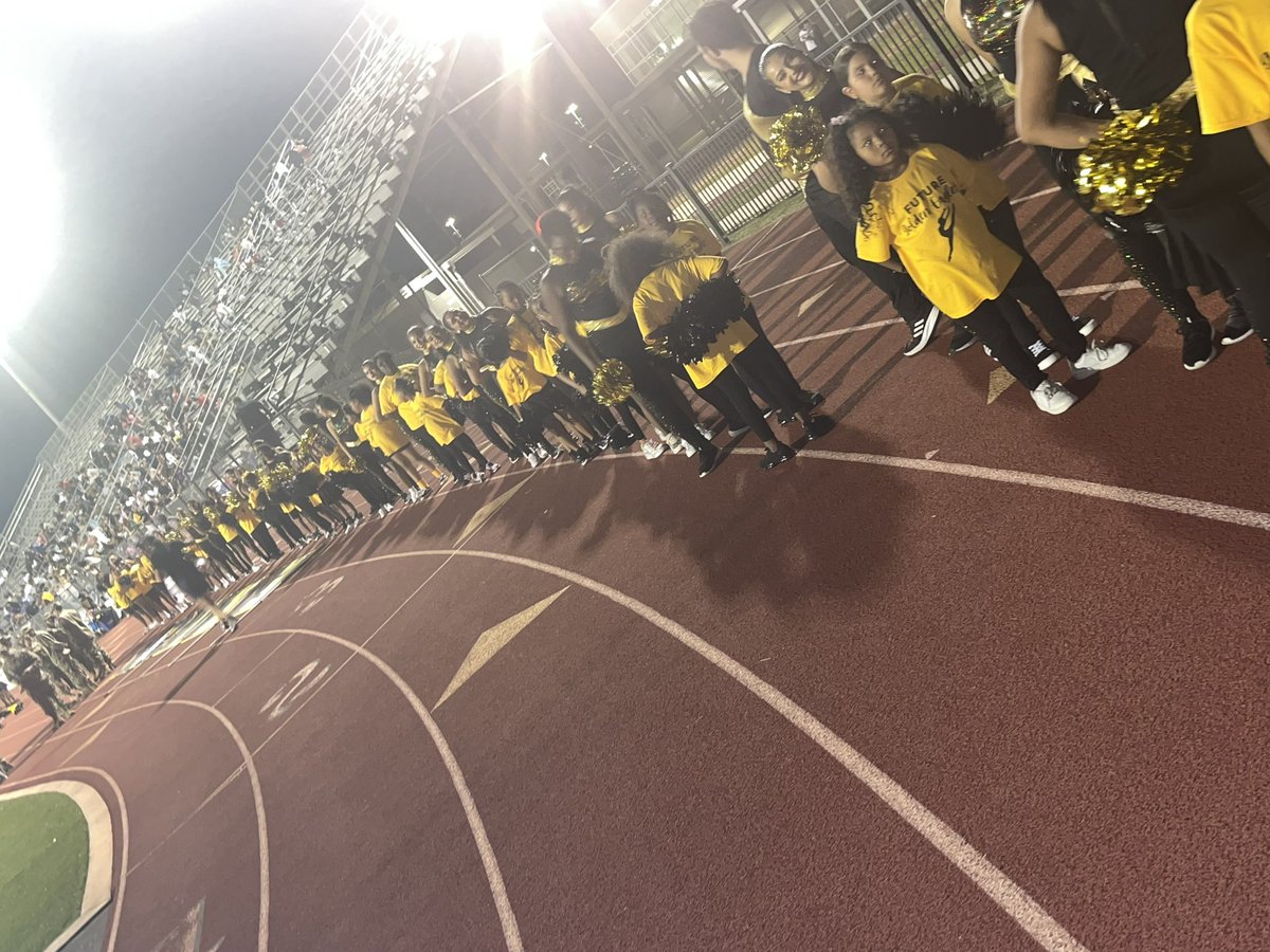 BigIkeYearbook's tweet photo. Getting ready for half time our Eaglettes!!! Attendees from Eaglettes clinic are ready to perform!! We are …. BIG IKE!! SWOOP! #jostensyearbook #yearbooklove https://t.co/5utxM1HDr3
