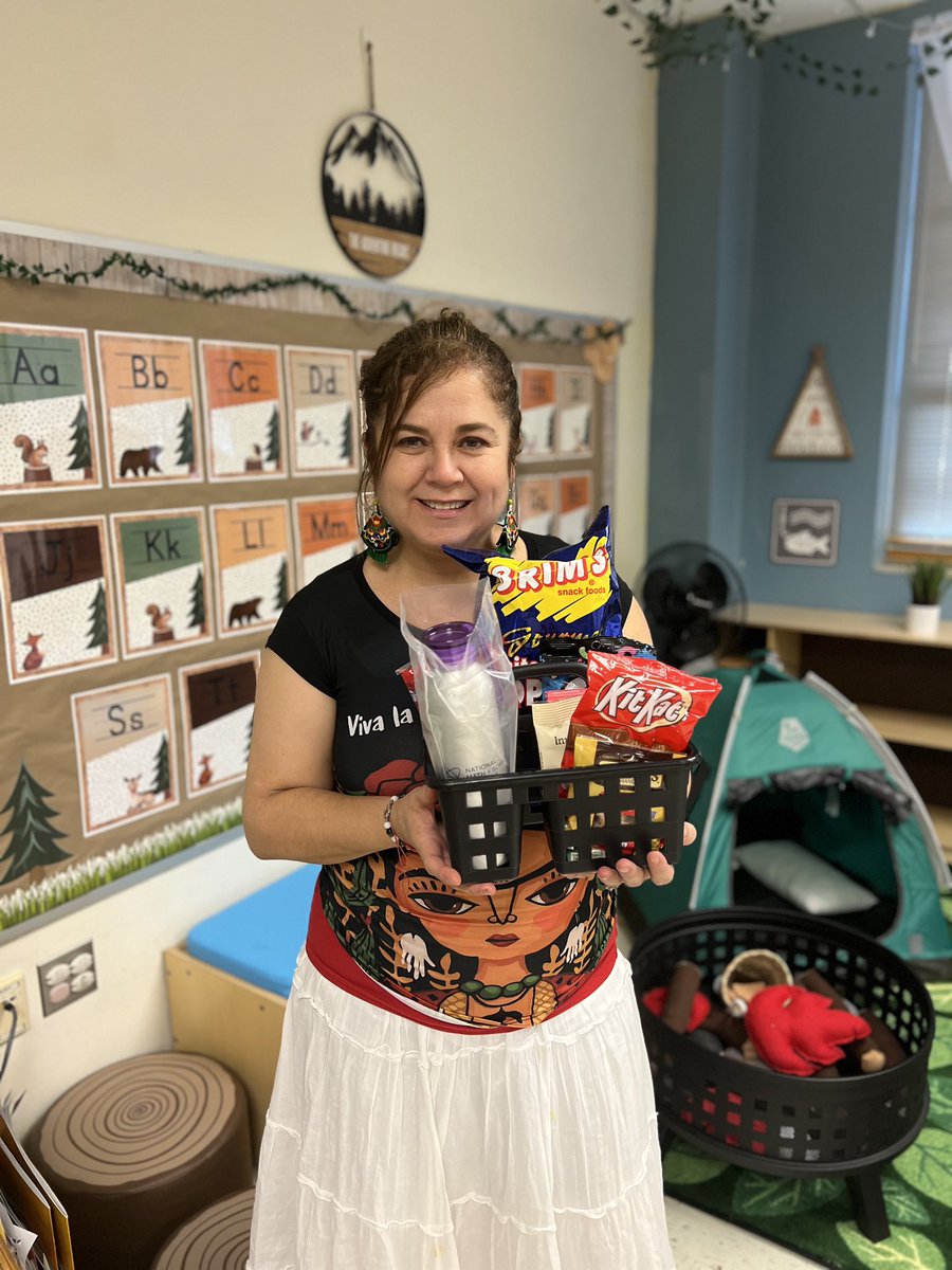 JackLoweSrES's tweet photo. Today was national Teaching Assistants day! #everythinginexcellence #outstandingowls @SHARDEECRYSTAL @DallasISDSupt @RyanZysk @THuittDISD @DanforDISD @SBarrios_DISD @conradschools https://t.co/WIdEaXZN5O