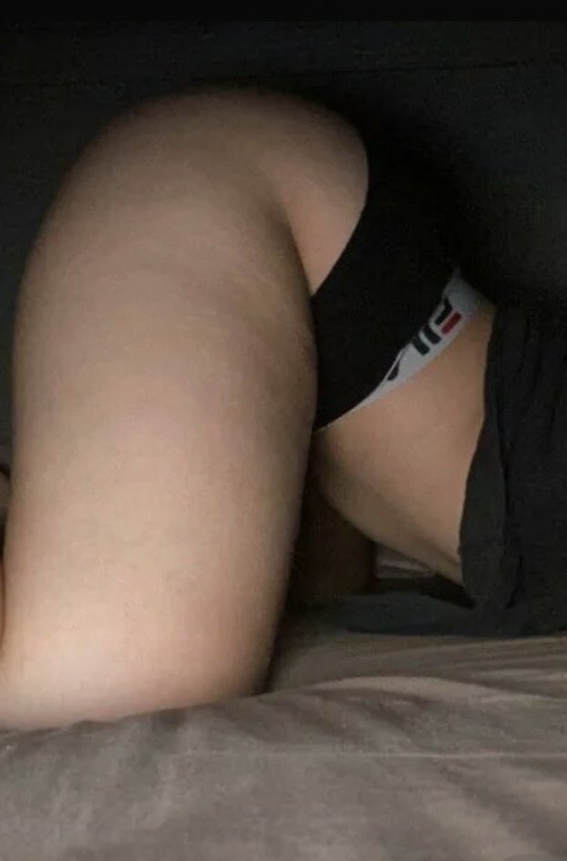 JustInForMeet's tweet photo. Buy me roses and tell me Im pretty! 🌹 How many will you get me? 💋  Make sure to check your DMs for a peek at more then my rose buds! 😘

👇🏻👇🏻Catch her on her OnlyFans 👇🏻👇🏻
https://t.co/CU3AGZjbcI https://t.co/kDeGN06Tgk