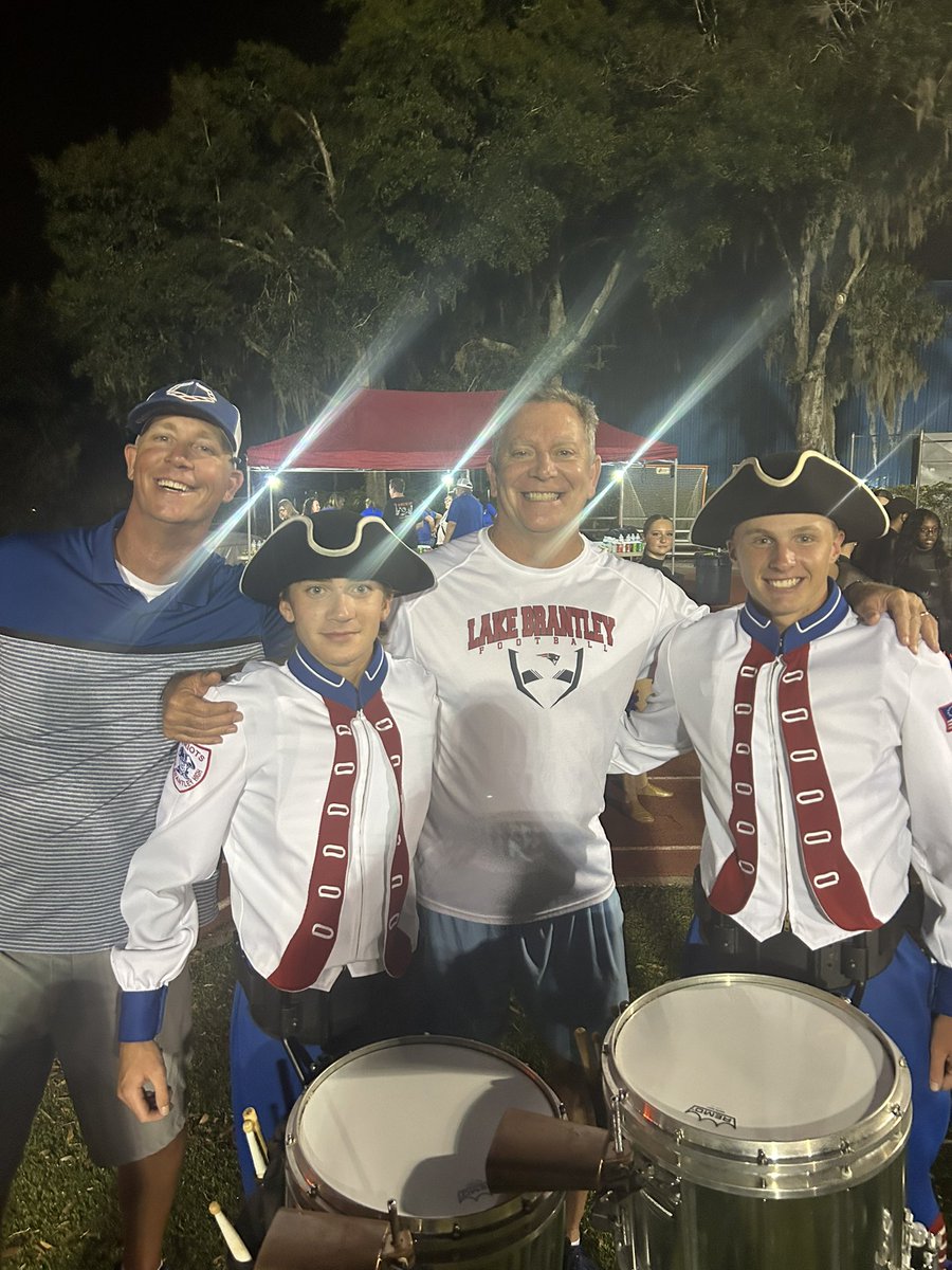 U_Sronaldcarter's tweet photo. LB Football game with @CS3232 and two of my golfers, Colin A and Bryson W!! #LBGolf https://t.co/S3QEgqFDOm