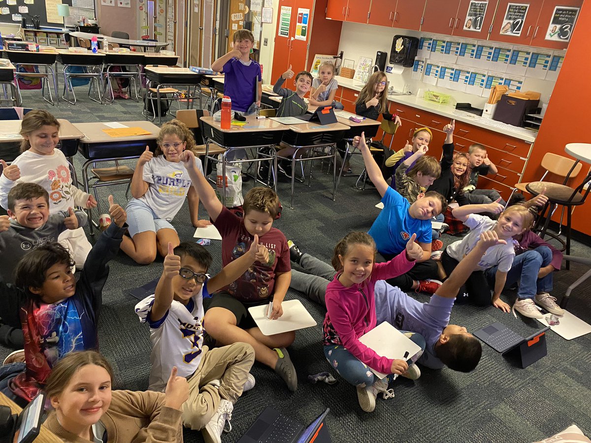 MrsPrudente's tweet photo. Mrs. Prudente’s class had a fun #FantasticFriday and #GameShowDay at Highland Elementary! They wrote adjectives to describe the game show, practiced collaboration and teamwork by playing games, and ended with the best game show in Ephrata, Pa - #detailornodetail @Mr_Esbenshade https://t.co/TOUdm3O1HV