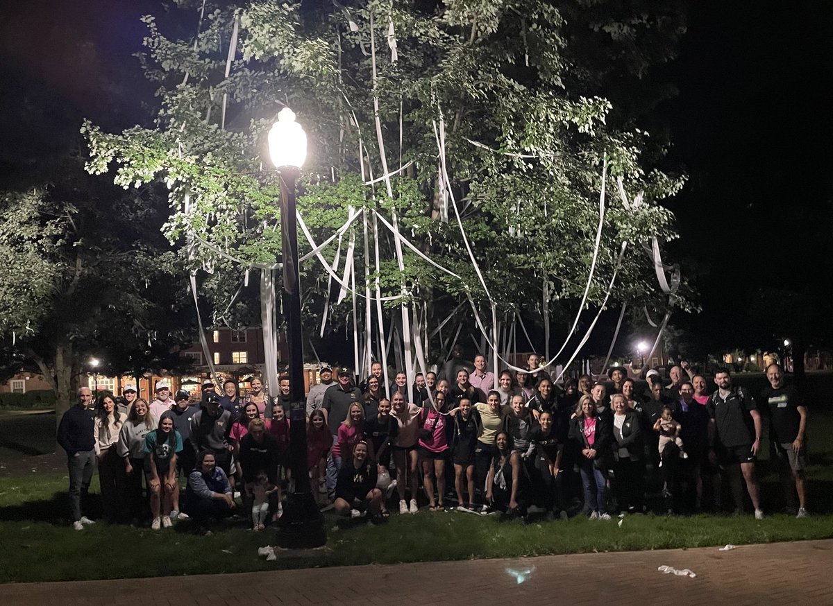had to head right over 🌳 🧻 

#GoDeacs 🎩 🏐