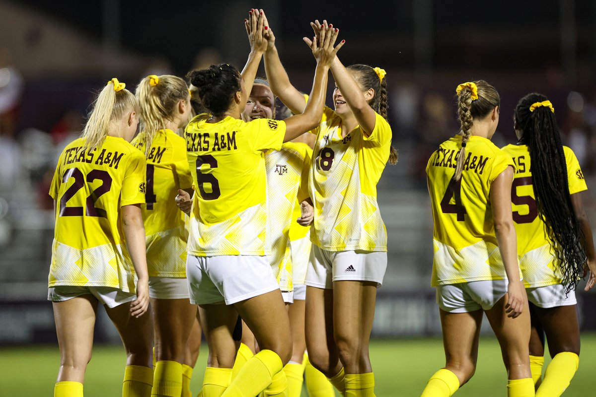 AggieSoccer's tweet photo. Celebrate ✅

@andersenw02 | #GigEm | 👍 https://t.co/mmfh1gbyE5