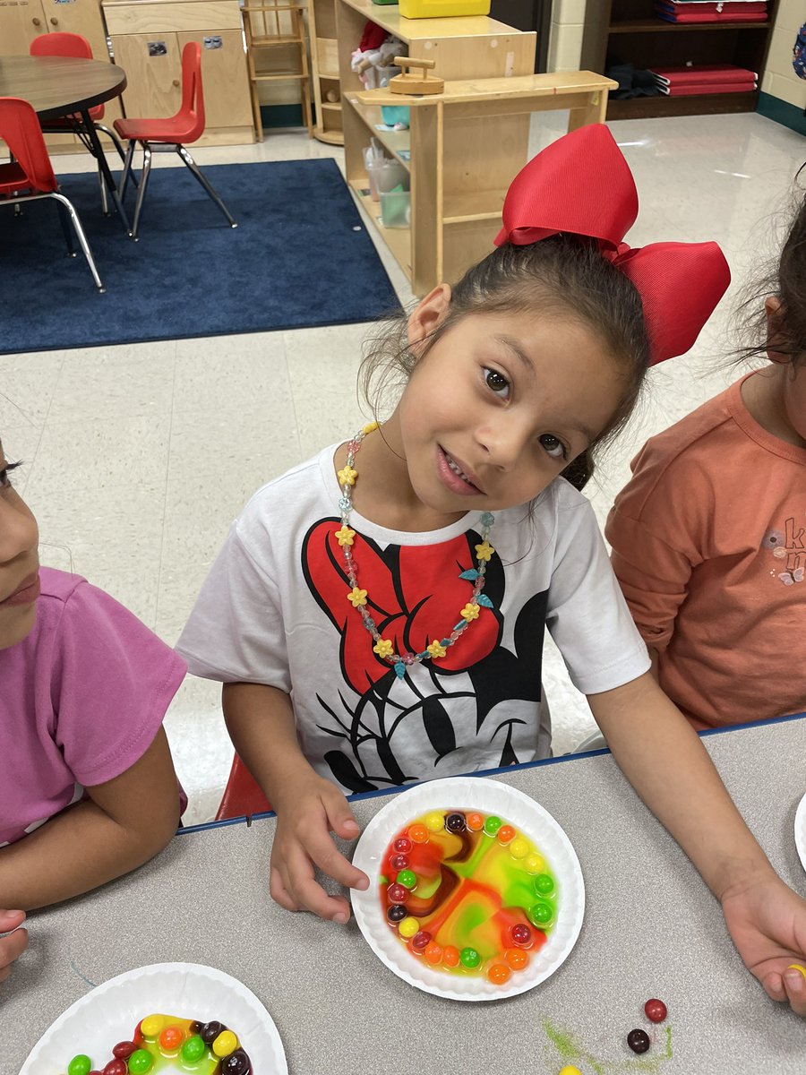takeitec_se's tweet photo. S is for skittles and smiles!!!! What a fun friday it was!!!! Love seeing the students reactions during this activity! @Daniela58725631 @NISDCody @NISD_ECE @NISD https://t.co/0JTEXefD0R