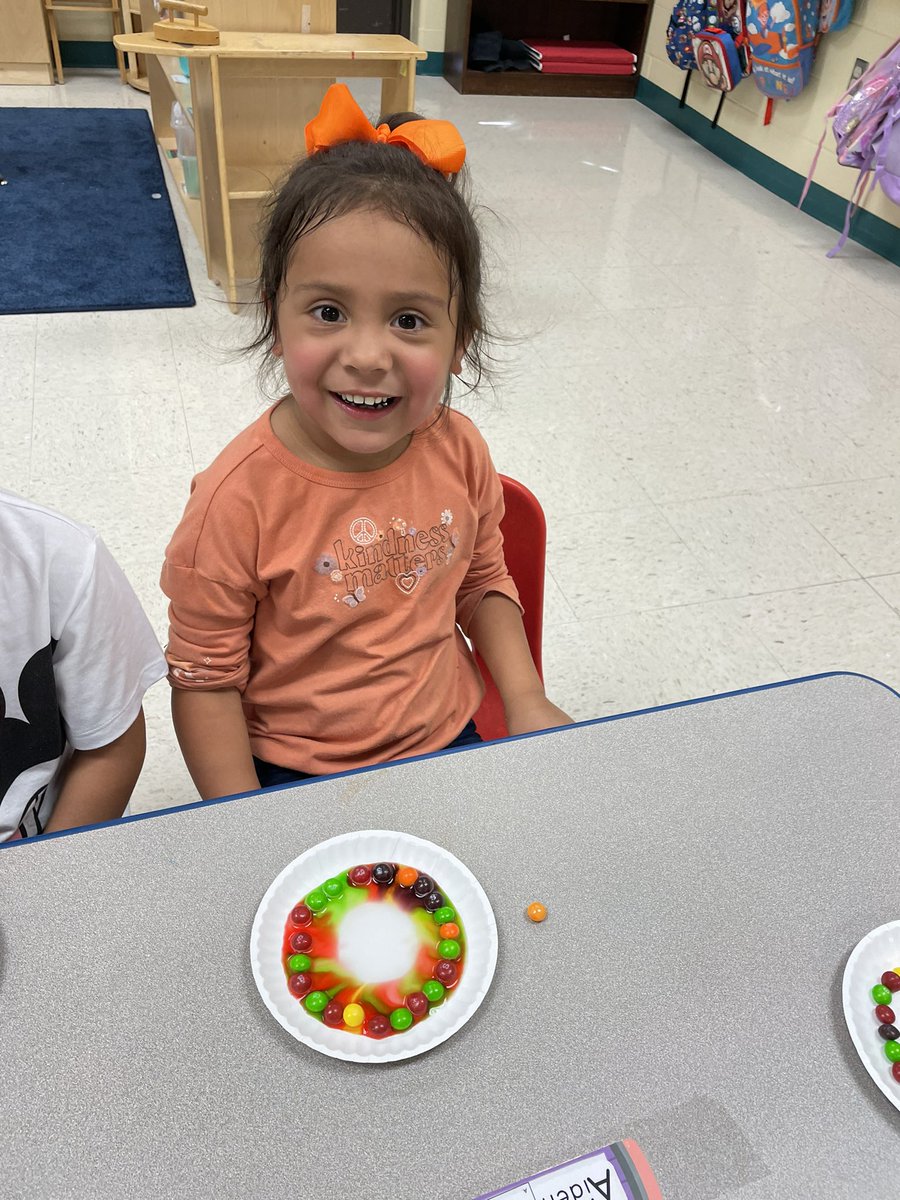 takeitec_se's tweet photo. S is for skittles and smiles!!!! What a fun friday it was!!!! Love seeing the students reactions during this activity! @Daniela58725631 @NISDCody @NISD_ECE @NISD https://t.co/0JTEXefD0R