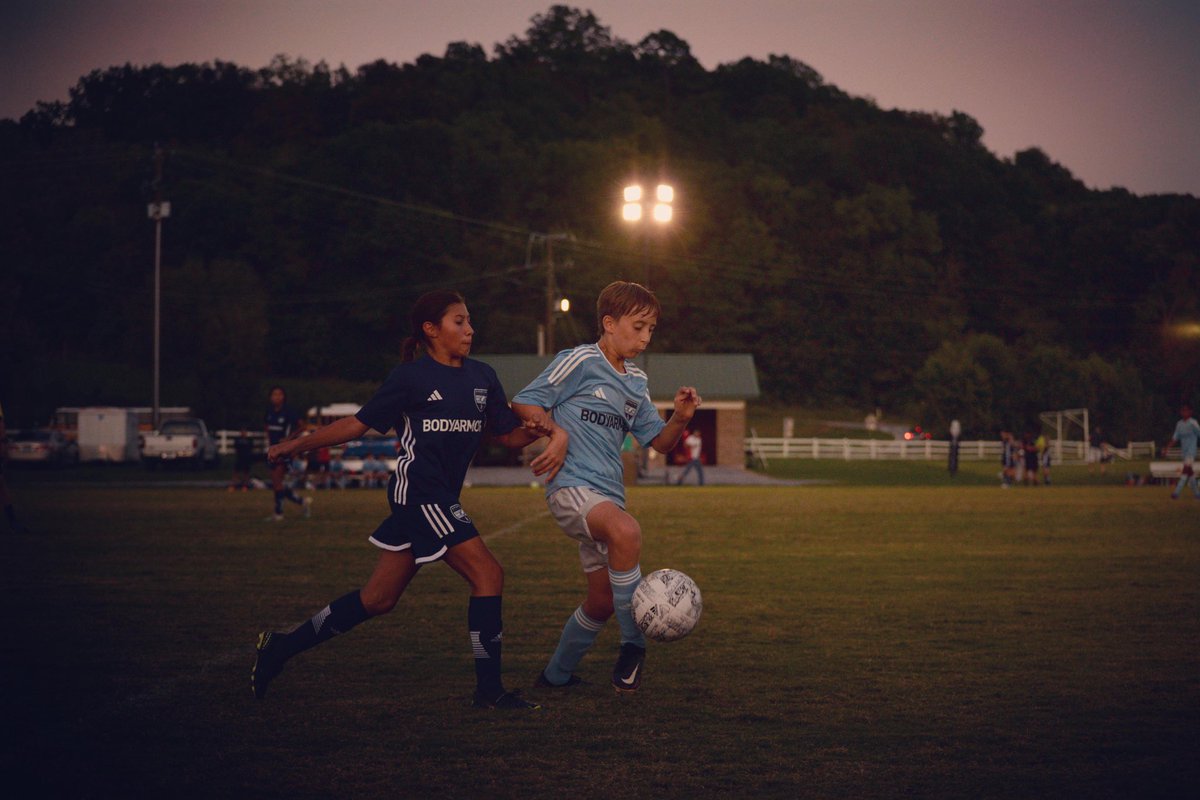 Two Sporting Arkansas teams faced off this week: 2011G Real Madrid versus 2011B Chelsea. It was a great game with the boys walking away with the win 1-0.
📸Angela Letellier Salinas