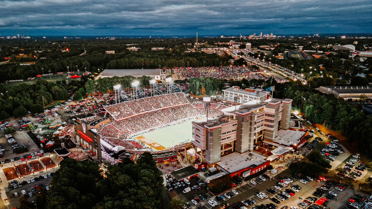 PackFootball's tweet photo. Home.

#1Pack1Goal https://t.co/c8jBCgabCV