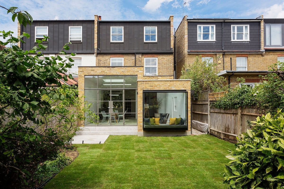 Architizer's tweet image. With glazed openings and intricate details, this project draws a cohesive dialogue between contemporary design and the environment, echoing Mondrian&apos;s Neo-Plasticism in its harmonious play of light, shadows and geometry.

Details: arc.ht/3ti61Q8 | 📍London, England