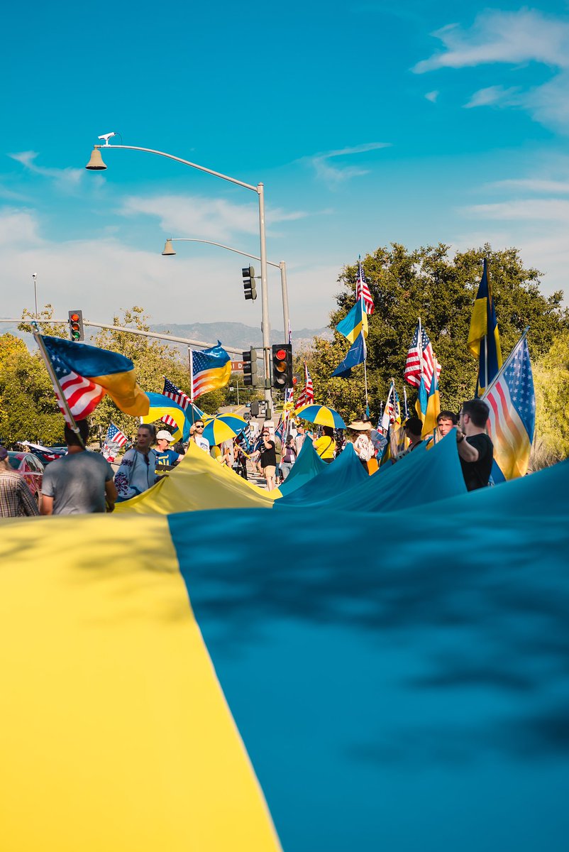 SWUFoundation's tweet photo. SUPPORTING FREEDOM IN UKRAINE = SUPPORTING FREEDOM IN USA 🇺🇸🇺🇦

#StandWithUkraineFoundation #SWUFrallies #supportukraine 
#SupportDemocracy #PresidentialDebates
#RonaldReaganLibrary https://t.co/0wzyJtVp8G