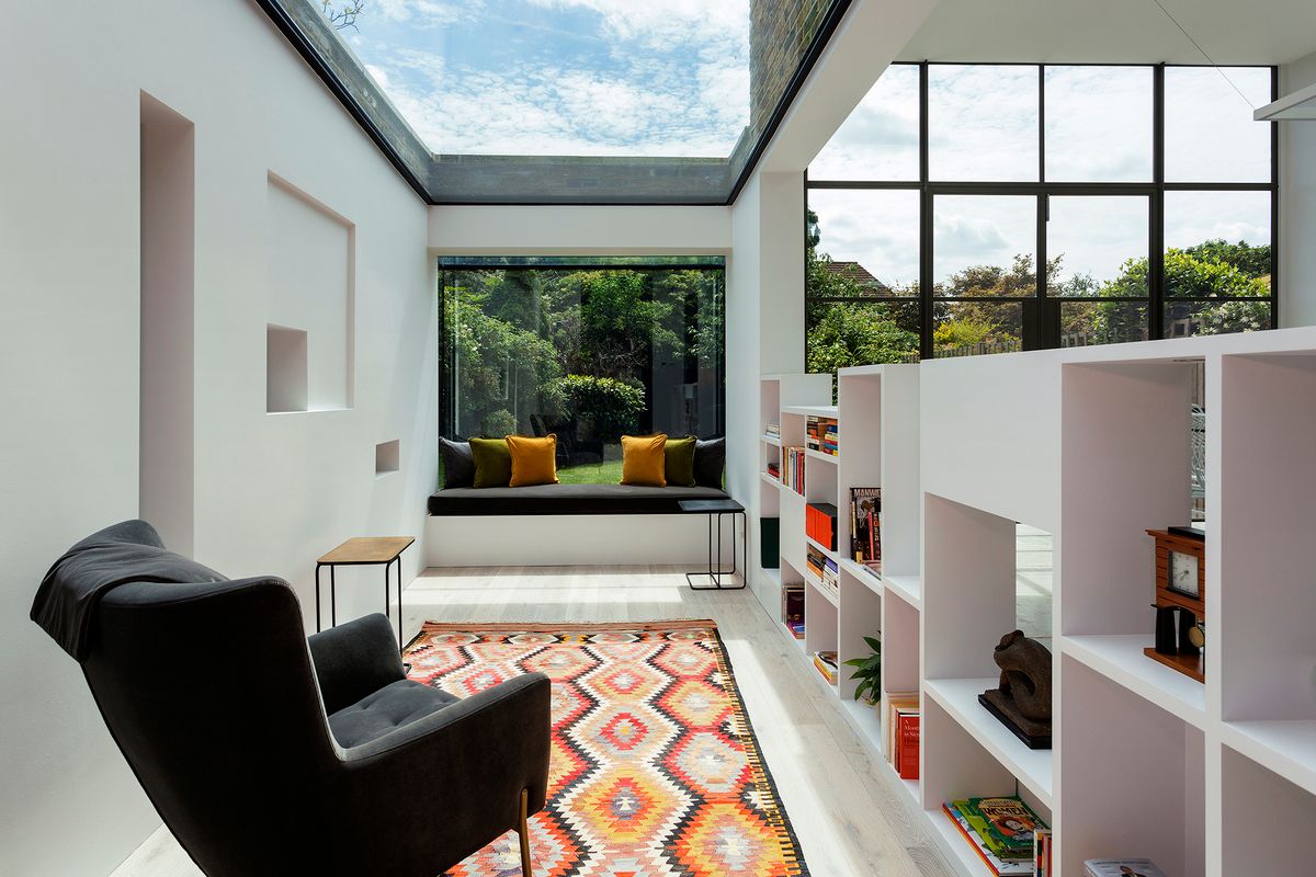 Architizer's tweet image. With glazed openings and intricate details, this project draws a cohesive dialogue between contemporary design and the environment, echoing Mondrian&apos;s Neo-Plasticism in its harmonious play of light, shadows and geometry.

Details: arc.ht/3ti61Q8 | 📍London, England