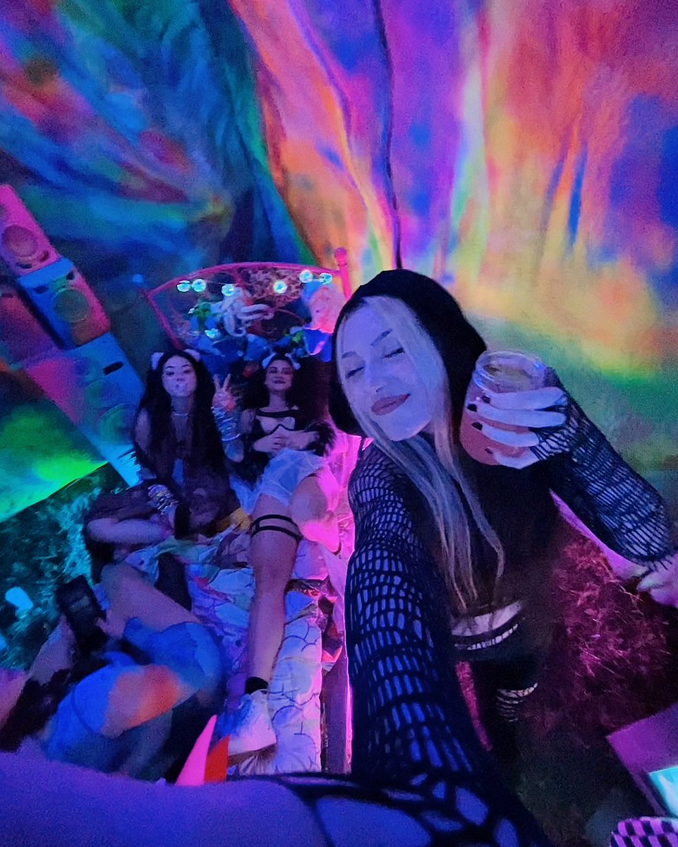 itsjesssunshine's tweet photo. i miss #nocturnalwonderland 🍄 https://t.co/hFKjdDTK1U