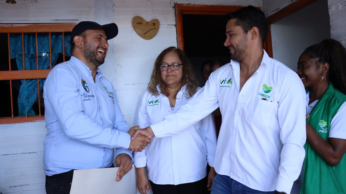 <a href="/SantisierraL/">Santiago Sierra Latorre</a> <a href="/ObrasAntioquia/">Secretaría de Infraestructura</a> <a href="/GobAntioquia/">Gobernación de Antioquia</a> <a href="/anibalgaviria/">Aníbal Gaviria Correa</a> <a href="/LuisRoDuran/">Luis Roberto Durán Duque</a> También fue la oportunidad de realizar el anuncio de 62 mejoramientos del programa “+ cocinas” 👨‍👩‍👦‍👦

Con estos proyectos hemos impactado y dignificado la vida de más de 1⃣.4⃣0⃣0⃣ caramanteños. 💚
#UnidosLoLogramos