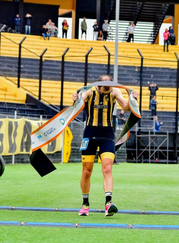 CAMPEON NACIONAL 2023!!
En el mismísimo Campeón del Siglo con gran parte de mi familia en la Cataldi y en el marco de la #MegaCAP, llegó el título por 4to año consecutivo! Éste año con vistiendo la amarilla y negra y de local! 🏟🤩💛🖤