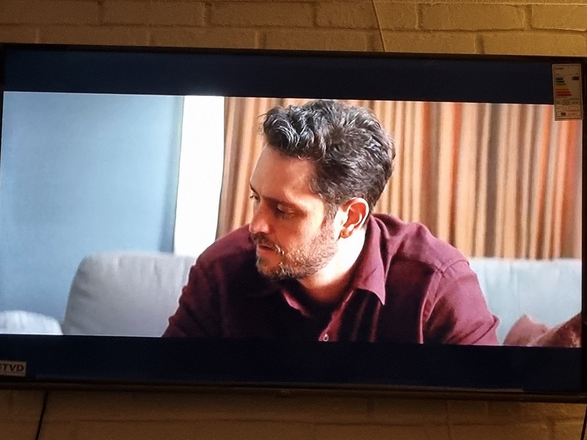 mjs_0905's tweet photo. Capítulo 4 , me encanta la serie #EllaCaminaSola #christopheruckerman https://t.co/fbyRomJ62E