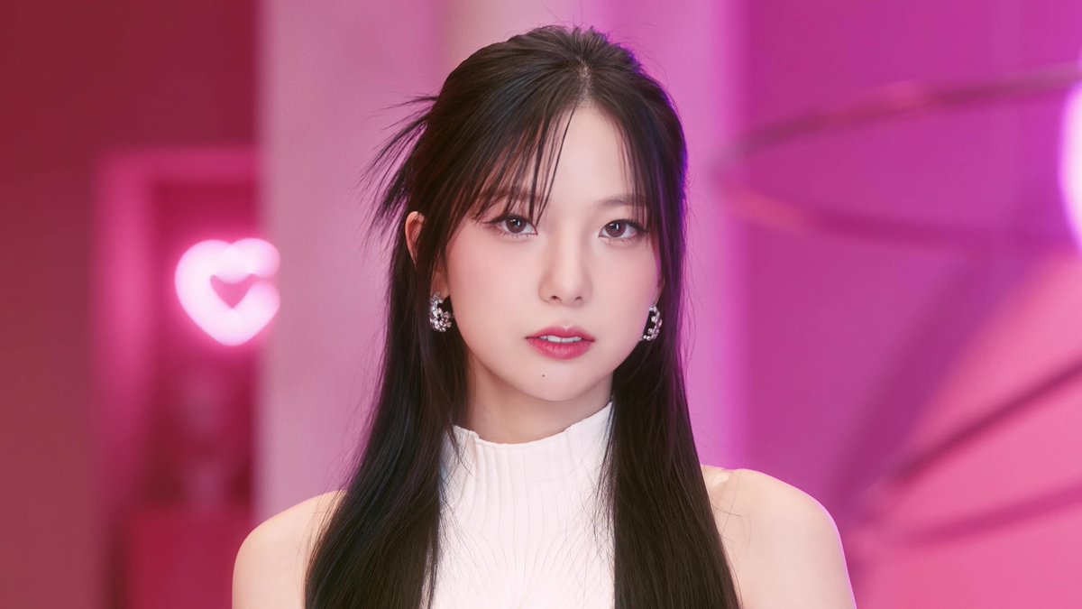 StreamsForCLC's tweet image. ✨Cheshire Daily Goals✨

Stream Galileo MV today!! 

🔗 youtu.be/_Uvi-FgAsy4?si…

#YUJIN #Kep1er #Kep1er의_Galileo_들을leo #CLC