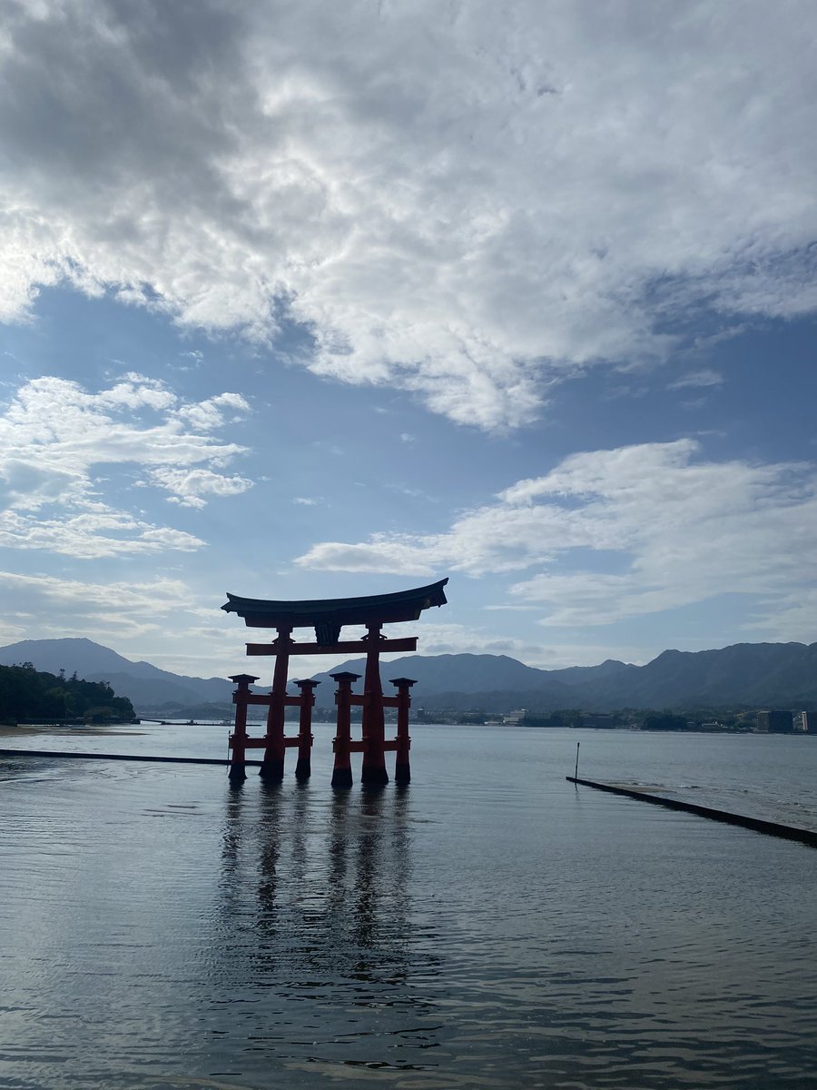 Trip to Japan with global leaders in well-being research and policymaking. Key themes were: understanding well-being from an Eastern perspective through Zen meditation (Kyoto) and peace and harmony b/w humans &amp; nature as the foundation for sustainable development (Hiroshima).