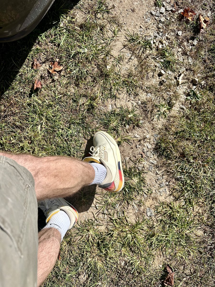 zebco999's tweet photo. Like I said. These are going #StaightToToe the first chance I get. Today just happened to be the day! Nice and sunny #Friday! The #SkateLikeAGirl #Nikesb T-Shirt paired well with them along with some regular ole #Carhartt work shorts. This is my #Fancy 🤷🏽‍♂️ I keep it #Basic. #Jbalvin #Nike #JUMPMAN #KOTD #AfterWorkFit #Wearyoursneakers #YouLooked 👀