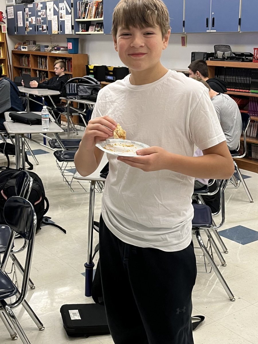 Cutecorky's tweet photo. Read about pizza then make pizza! #itsagreatdaytobeacomet #marticville https://t.co/QFuEITgfGC