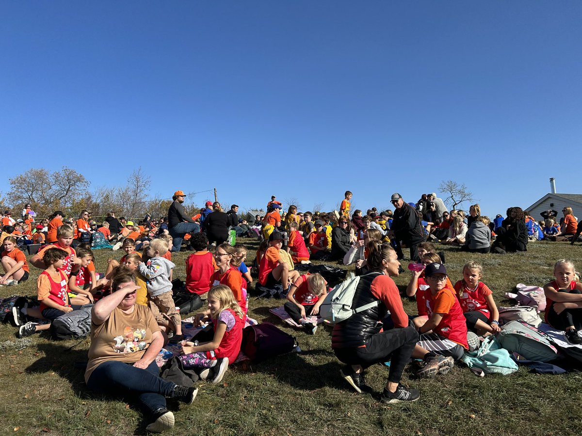 A beautiful day for the Autumn Summit in Saltcoats! 🏃🏼🏃🏼‍♀️ Very proud of our <a href="/PrideInThePaw/">YorkdaleCentral</a> athletes as there was a lot of hardware brought home! 😄🥇🥈🥉