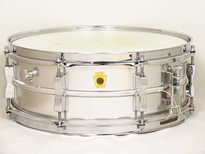 DRUM_CENTER's tweet photo. 68年製造Ludwig Acrolite L-404完璧なフルオリジナルな状態で入荷しました✨
　↓
https://t.co/97tTwENffp

#ludwig
#acrolite https://t.co/Ox1pNUu6FH