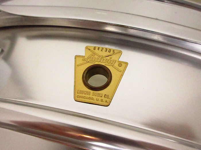 DRUM_CENTER's tweet photo. 68年製造Ludwig Acrolite L-404完璧なフルオリジナルな状態で入荷しました✨
　↓
https://t.co/97tTwENffp

#ludwig
#acrolite https://t.co/Ox1pNUu6FH