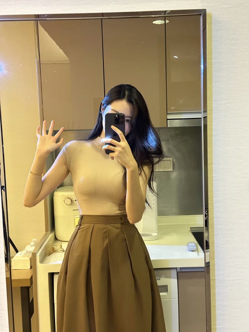 JosephineD70865's tweet photo. 什么感觉，时间会告诉我们简单的喜欢最长远，平凡中的陪伴最心安，懂你的人最温暖☺️#少妇 #御姐 #交友 https://t.co/GC6lZiUO9X