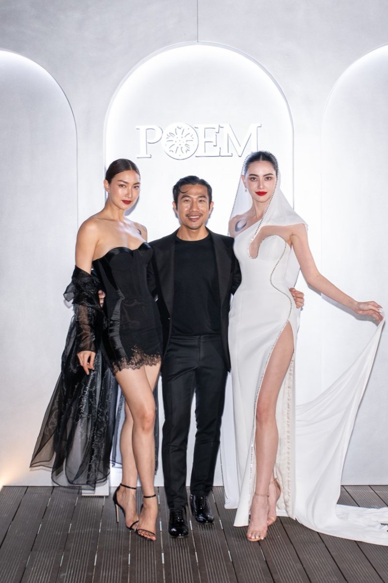 _24News_'s tweet photo. #POEM บินลัดฟ้าจัดแฟชั่นโชว์ครั้งยิ่งใหญ่ใจกลางมหานครเซี่ยงไฮ้ อวดโฉมคอลเลกชั่นออทั่ม/วินเทอร์ 2023 #OrientalEthereal แรงบันดาลใจจากเสน่ห์ความงดงามของ ‘เซี่ยงไฮ้’ เมืองแห่งการผสมผสานวัฒนธรรมที่น่าค้นหา https://t.co/b9gOojZX9Z
#dew_jsu #davikainmilan #ZhangZilin #แพนเค้กเขมนิจ https://t.co/g7LPJwAUyI