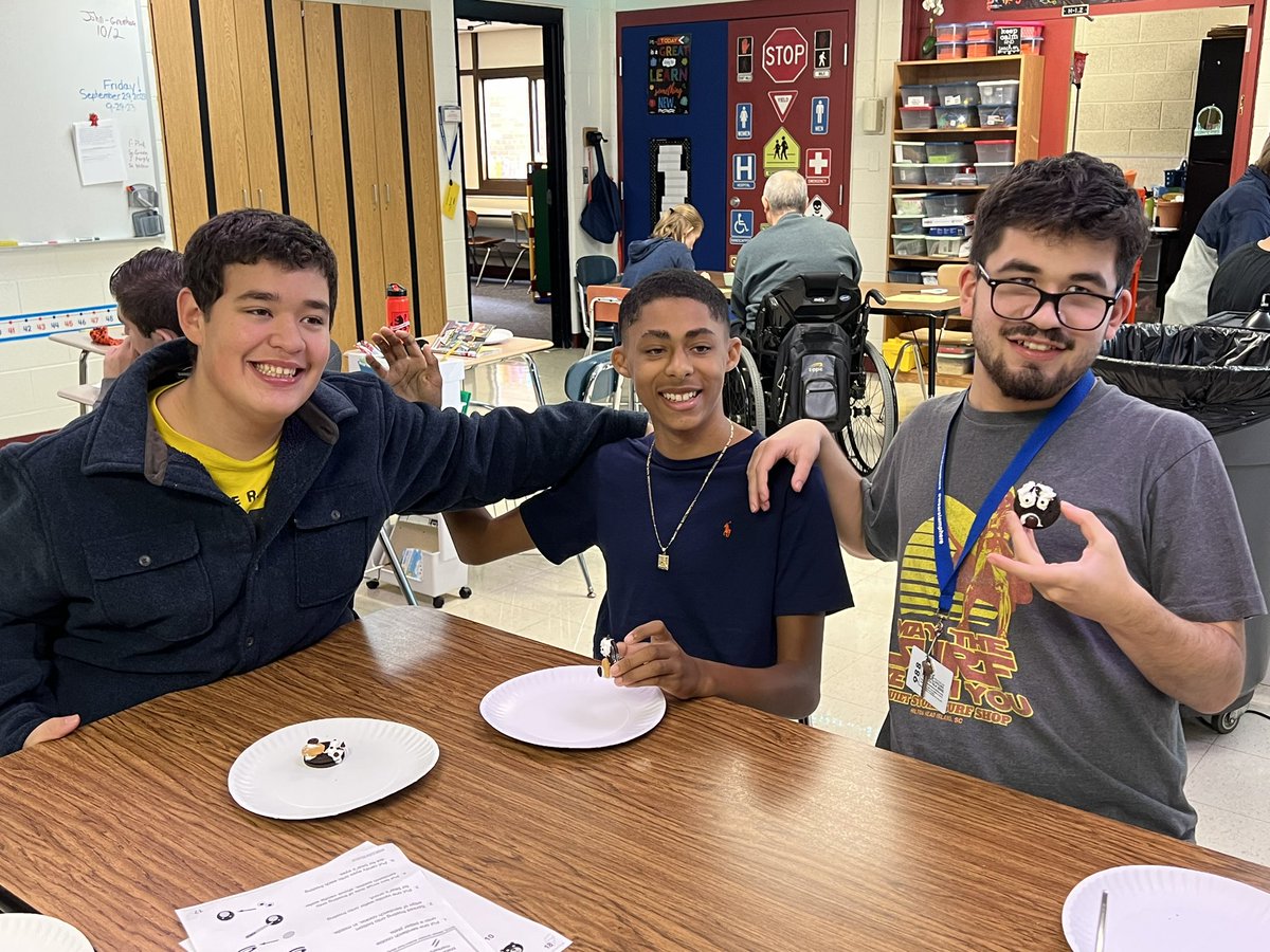 MrsDeneau's tweet photo. Fat Bear Week (where bears are tracked in Alaska and measured for their hibernation weight gain) culminated with making bear cookies and completing a salmon life cycle wheel. #wearelamphere @LamphereHS https://t.co/b0Nubu7jTX