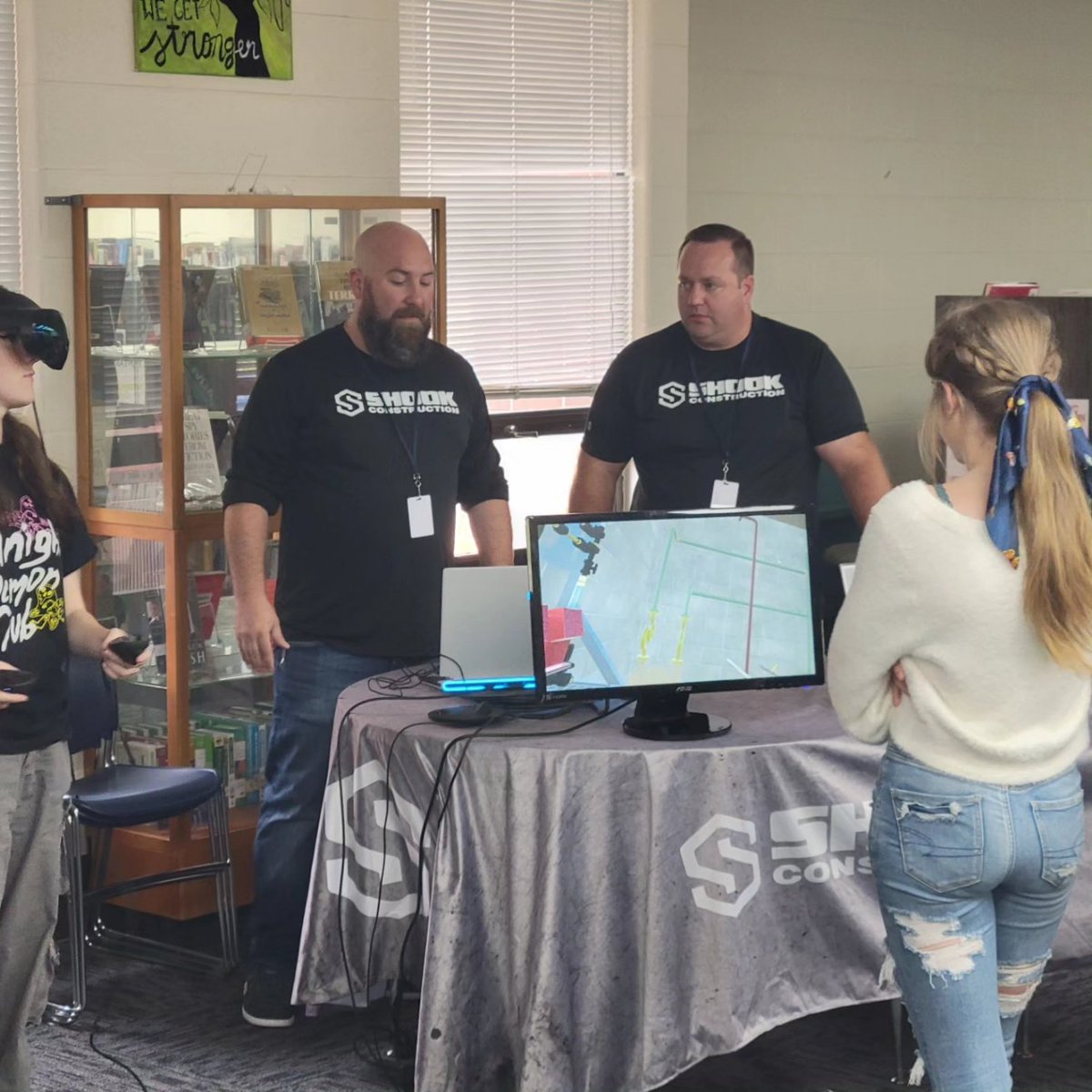 ValleyViewHS's tweet photo. Thank you to representatives from Ohio Cyber Reserve, Sinclair's Design program, Microsoft/TEALS, Shook Construction, and WPAFB for helping us celebrate Ohio Tech Day. https://t.co/C46yX6g88P