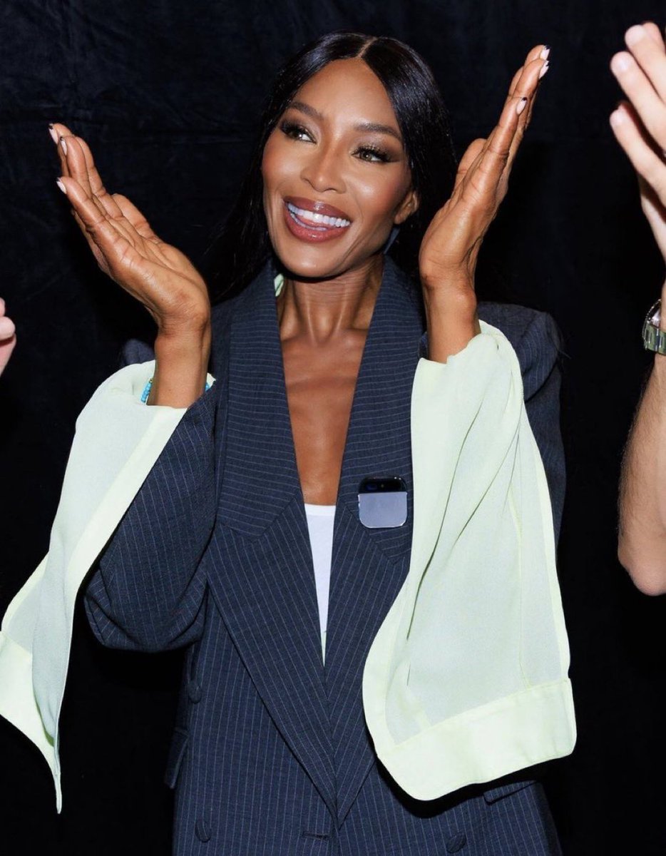 heysaik's tweet image. There’s many ways to define excellent hardware. Materials. Finishes. Form Factor. Build Quality. So much more…

It’s been YEARS since I’ve experienced mind-blowing hardware. But I got to re-experience this when I joined @Humane and I’m thrilled that we can finally show the world…