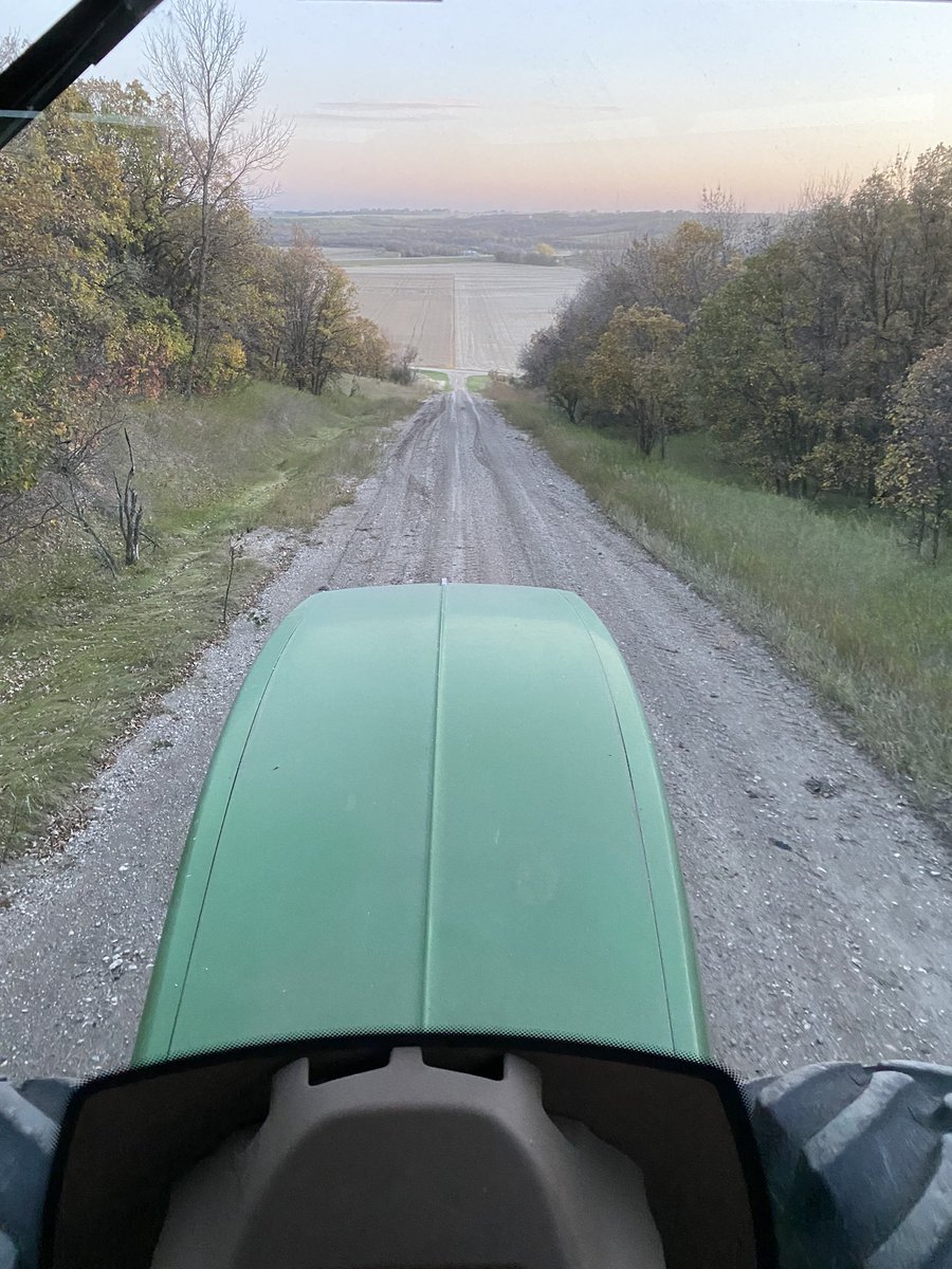 Stacey__Stott's tweet photo. Accountant by day, supper delivery and then grain cart duties. The life of a farm wife. @BlackPearl152 https://t.co/xMRhzaFxjU