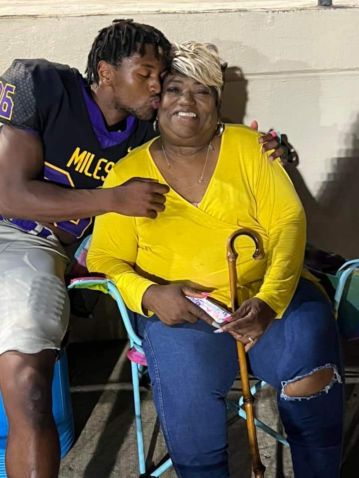 thomas_telisha's tweet photo. 🤞🏾💛💜🤞🏾💛🤞🏾💜🤞🏾💛💜

@RoddThomass https://t.co/M1tU17jVZQ