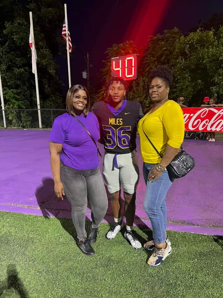 thomas_telisha's tweet photo. 🤞🏾💛💜🤞🏾💛🤞🏾💜🤞🏾💛💜

@RoddThomass https://t.co/M1tU17jVZQ