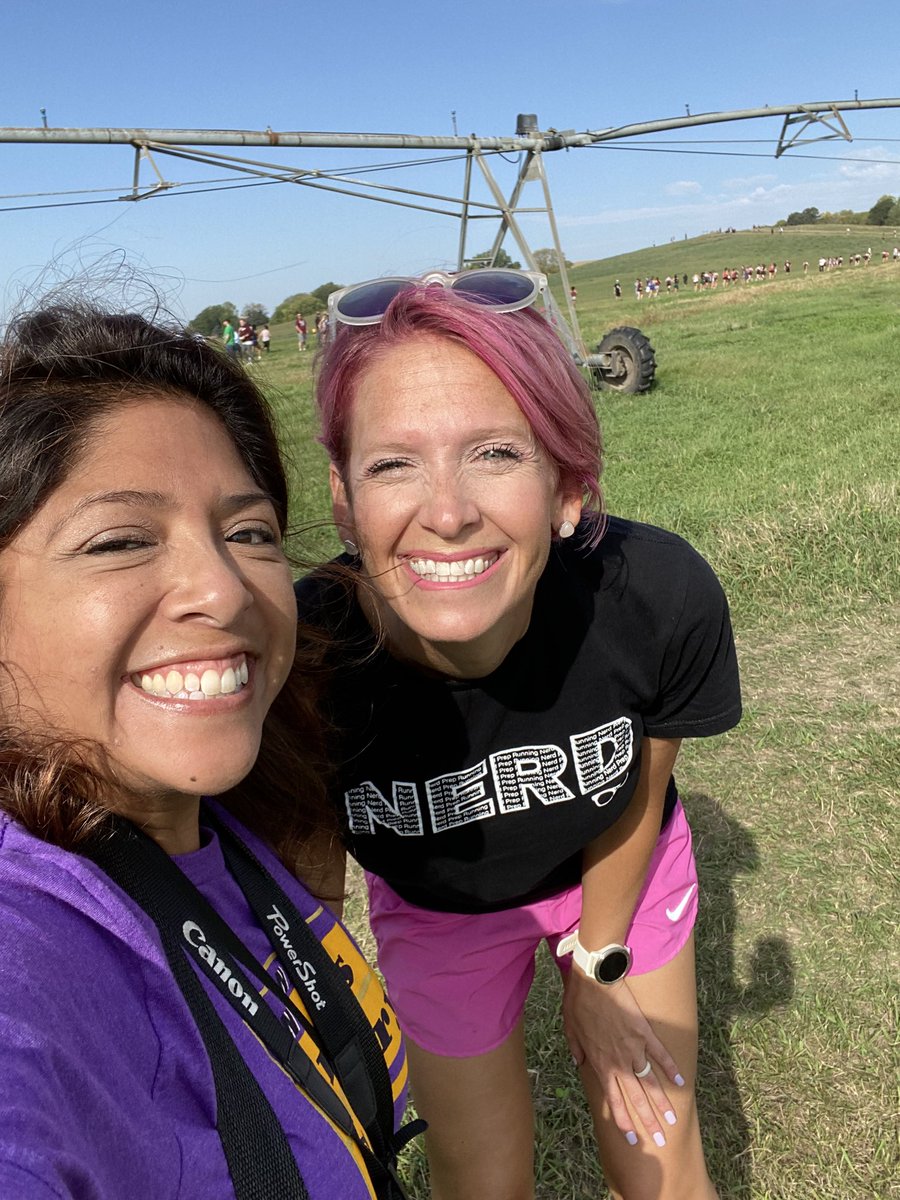 melzee003's tweet photo. NERD Alert 🚨 at the Columbus XC Meet. Had to get a selfie! 😃@PrepRunningNerd https://t.co/wLzP3zN41U