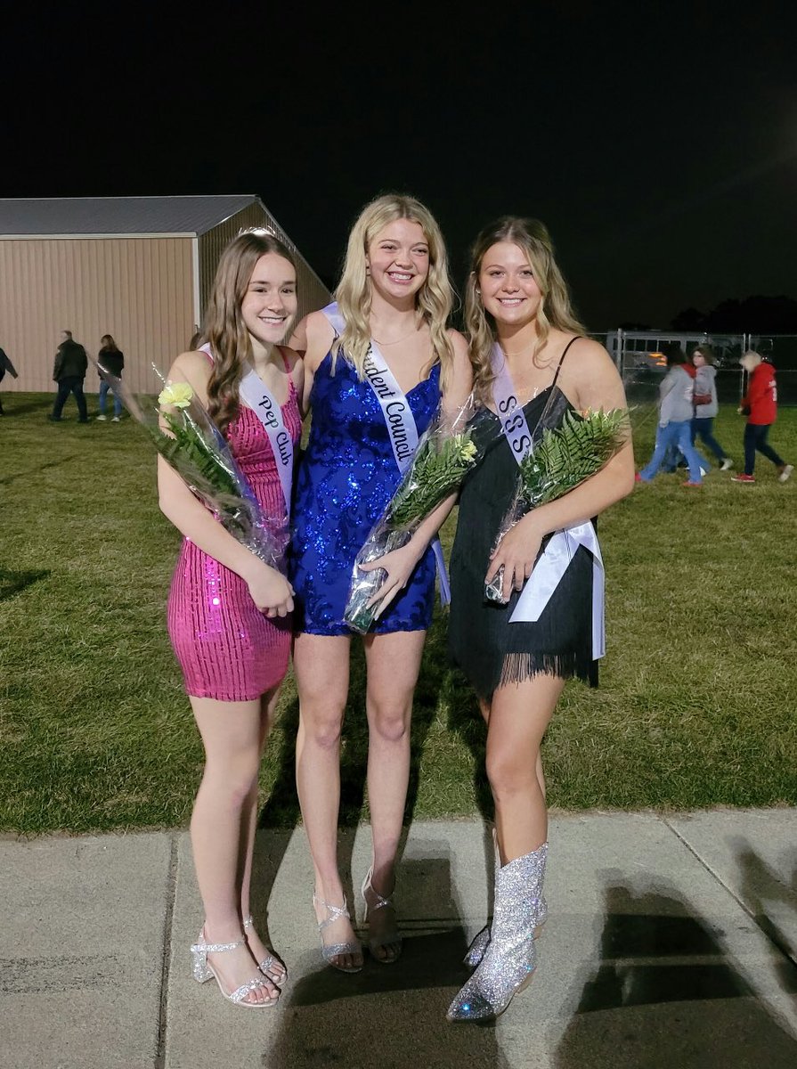 PioneerGirlsVB's tweet photo. Congrats to our girls enjoying another court tonight! @BorgesBrooklyn @blair_grigsby10 @kenzierogers_ https://t.co/XyXyoYpA2q