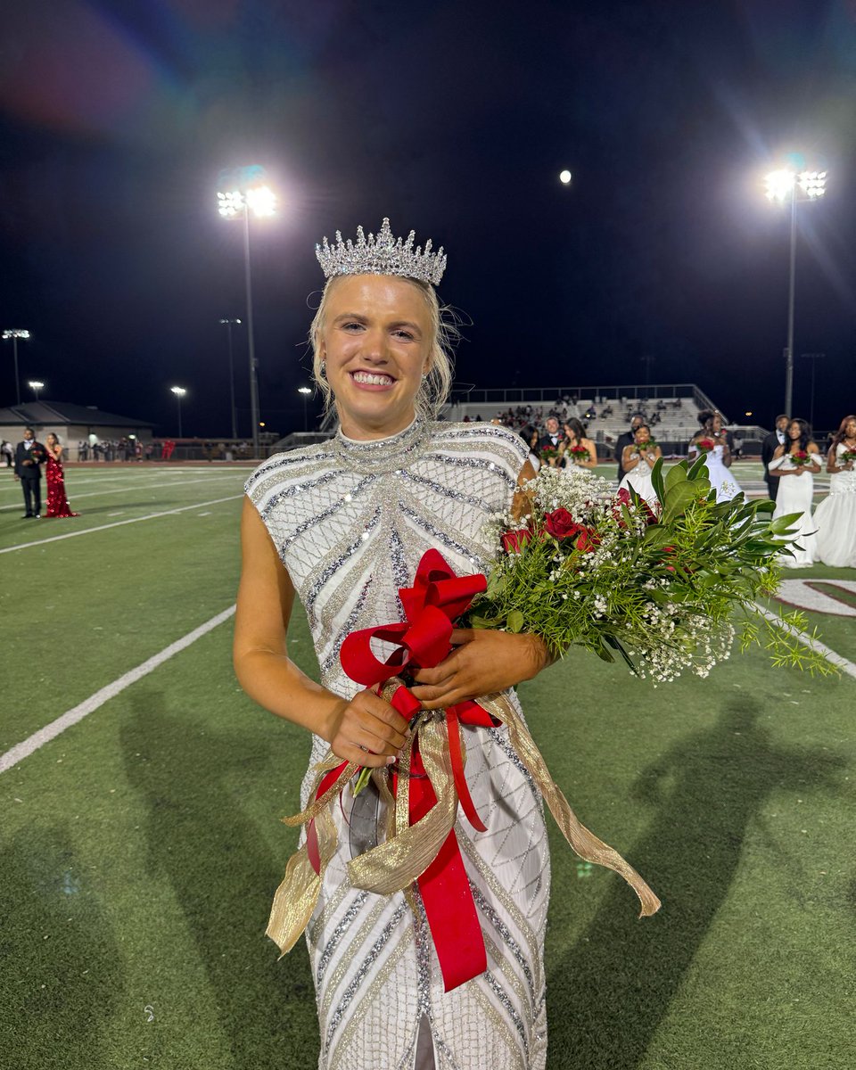 GHSMavericks's tweet photo. Your 2023-2024 Homecoming Queen, Miriam Hoerman! 
#gomavs #welcometotheranch https://t.co/E1Lw7a1Pv3