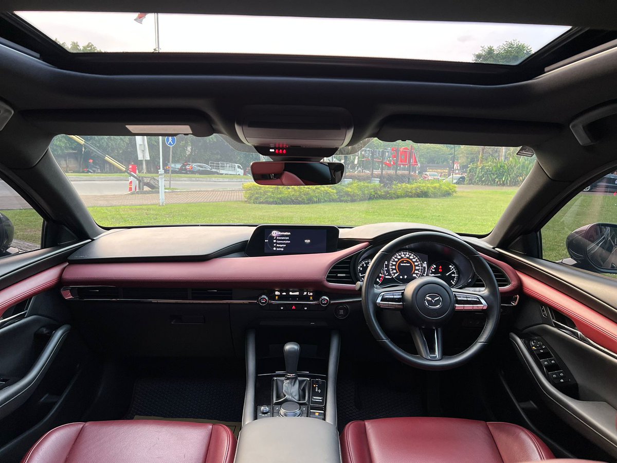 MasMasBiassaa's tweet photo. Mazda 2 wes biasa, sakiki wayahe Mazda 3 dong, alias yang enom enom saja
Nek wes tau gowo Mazda 2 Hatchback, mesti keroso enake piye to
Nah iki Mazda 3, enake 2x lipate Mazda 2

Wes nyoh...

• All new Mazda 3 Hatchback 
• Tahun pembuatan 2021 pembelian 2022
• Transmisi otomatis triptonic, paddle shift 
• Pajak Juli 2024
• Odometer 9.100, Service record dealer otorizhed 
• Free service 3 tahun/60.000 km
• masih ada free service 2 tahun dan part/60.000 km sampai juli 2025
• Tangan pertama dari baru 
• Kondisi mobil 100% seperti baru 
• Masih warranty dealer resmi 
• CBU JAPAN 
• Black combine red leather seat

Engine : 

• Skyactiv 2.0 gasoline
Fitur : 

• i- activesense technology 
• MRCC 
• ALH - adaptive LED head lamp with auto lamp 
• Auto sensor wiper 
• Electric seat mode with memory seat 
• Head unit 10' with MZD connect & rotary comander 
• Blind spot monitoring with low mirror & electromagnetic miror 
• Active driving display with proyektor 
• GVC G- Victoring Control plus sistem 
• Smart city brake support 
• Lane keep assist system 
• Lane departure warning system 
• Driver attention alert 
• Rear cross trafict alert 

Dokumen : 

1. Bpkb
2. Stnk 
3. Faktur , nik , form A (CBU JAPAN) 
4. Kunci 2 pcs 
5. Buku service & buku manual 
6. Toolkit 

Garansi uang kembali 100% kalo ketemu mobil bekas banjir dan tabrak

490 Juta Nego

https://t.co/9KgdzMcHuX