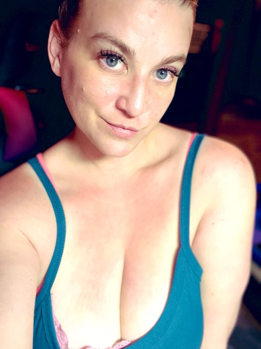 How I look on the daily. Fine at 40, fine forever. https://t.co/4cnbzjQVCQ