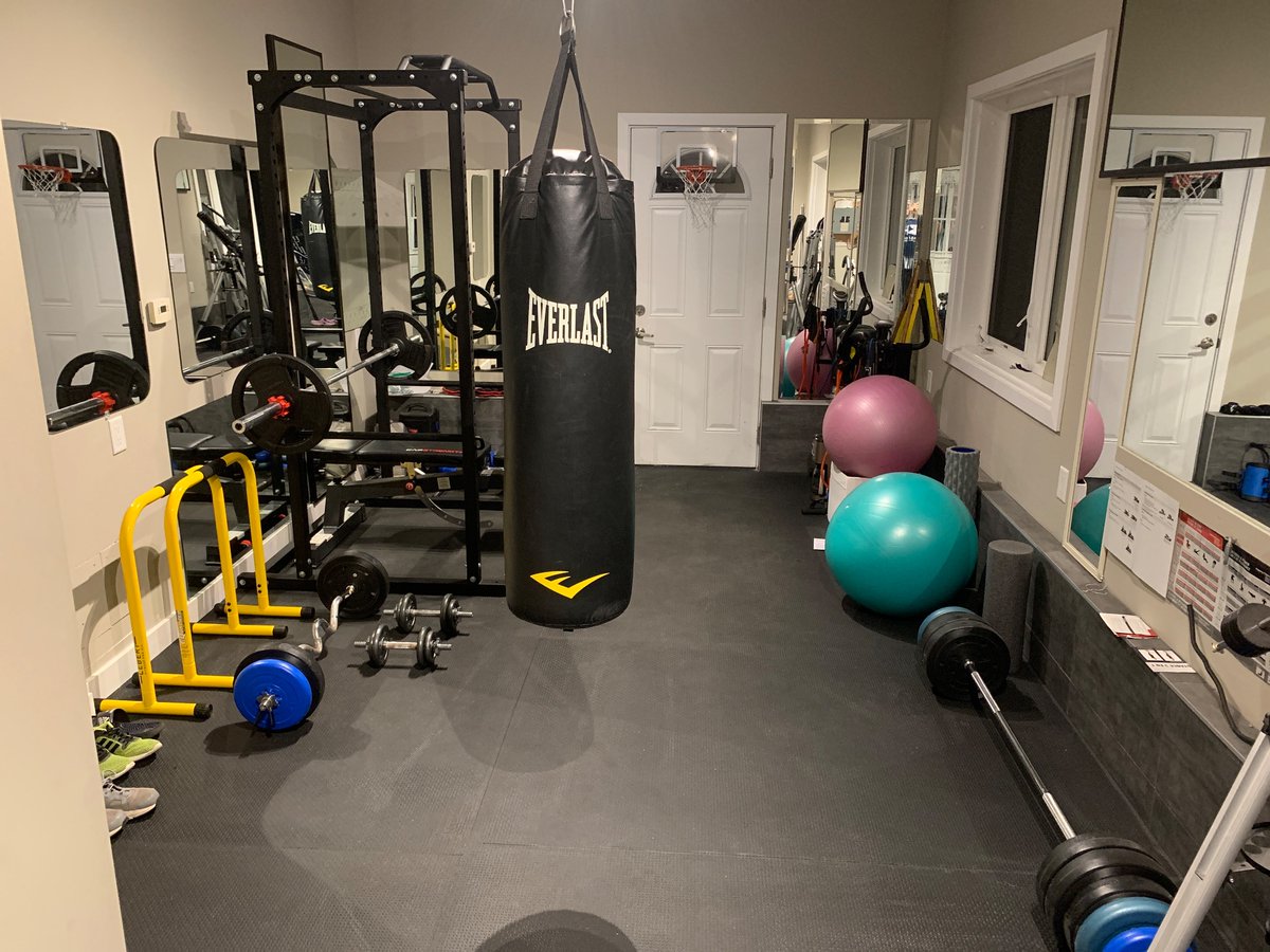 Finally getting my ass in shape again 🤣. Home gym almost complete  so no excuses anymore 🤷🏼‍♂️