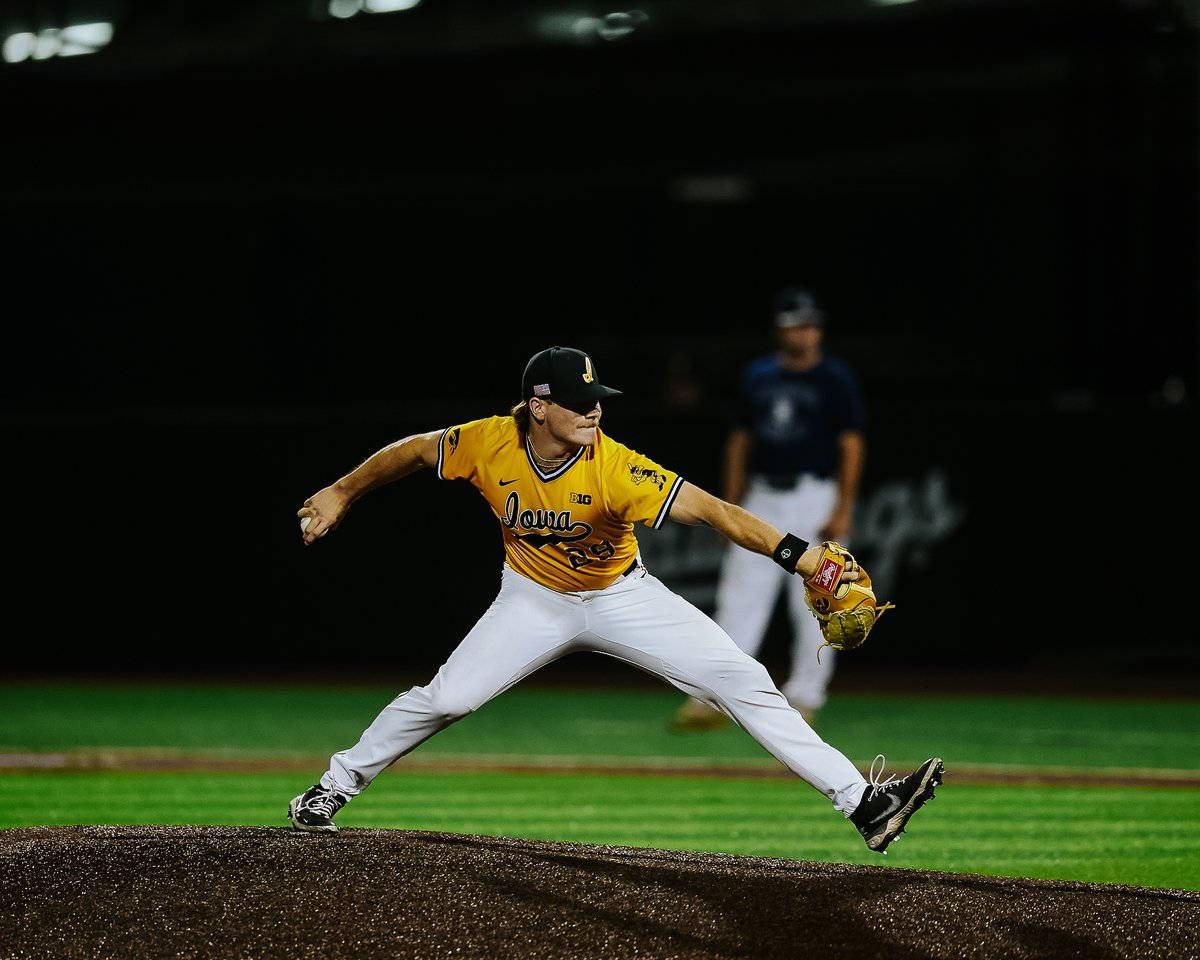 Jack Young 🐶

1.2 IP with 3 Ks, 0 H, 0 BB

M12 | Iowa 13, Madison 11

#Hawkeyes
