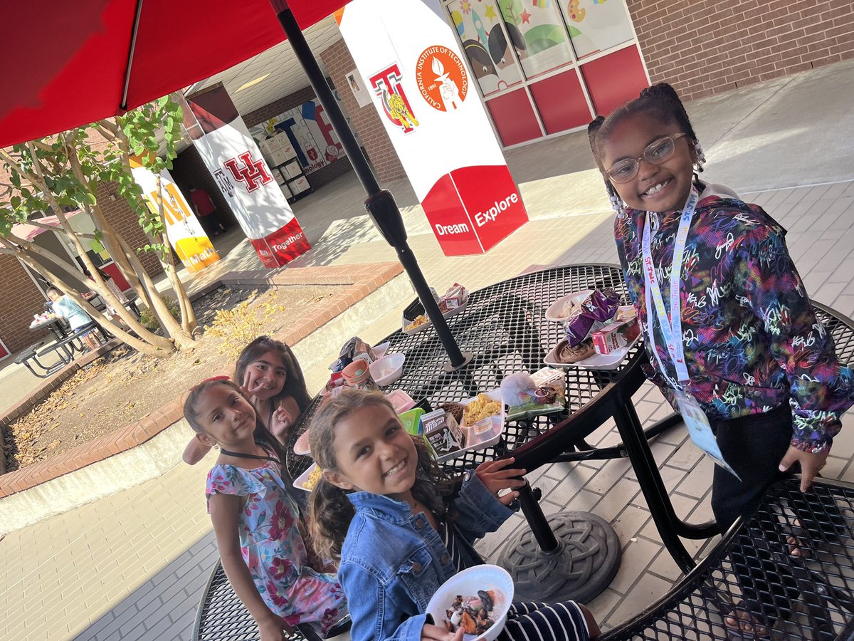 CharliDawson_'s tweet photo. Today we got an ice cream partayyyy for signing up for the most library cards!  Wooo hoo!!! They LOOOOOOVED today!! Thank you again @RubyReedLMC for the sweet treat!! https://t.co/6tMudHZm6Y