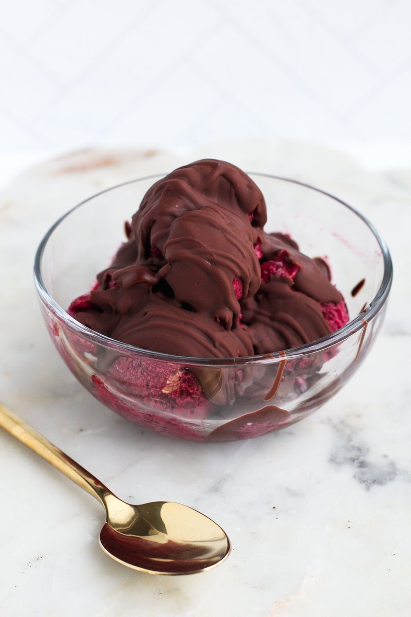 Try and save the recipe for this beautifying Berry Sorbet with MCT chocolate shell topping! 

As an added bonus this recipe is sugar free, vegan and gluten-free.

Click the link below for the recipe:

instagram.com/reel/CxzCbT4x_…