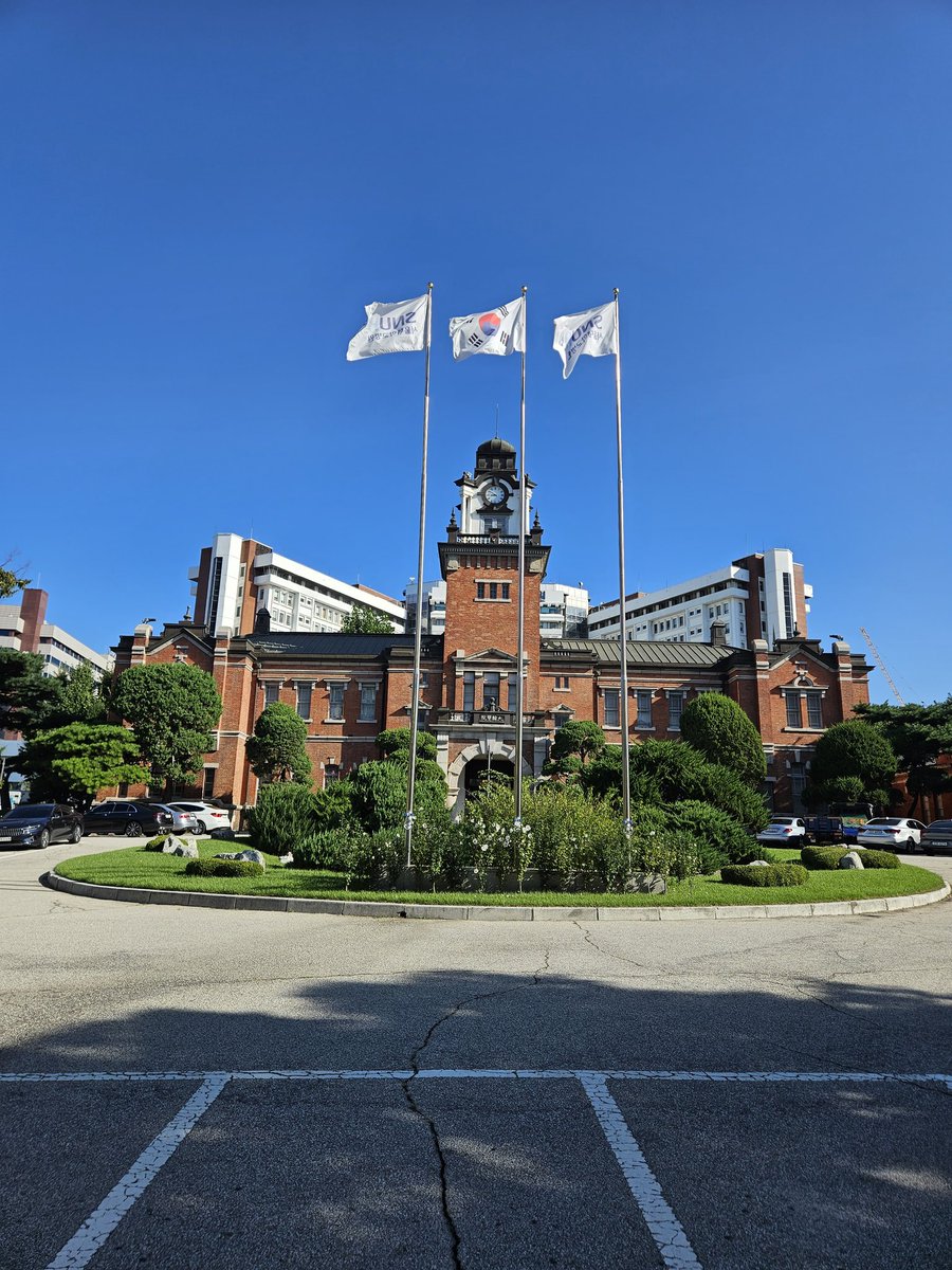 MA__Schneider's tweet photo. Finishing fantastic 4w #ESA supported observership in gastric cancer surgery at @snuh_official under @HanKwangYANG1 with #KINGCA2023 attendance! Thx to SNUH team for this amazing eyperience followed by some family time to explore beautiful 🇰🇷! #SoMe4UGI #gastriccancer https://t.co/rAwRG4J3HA